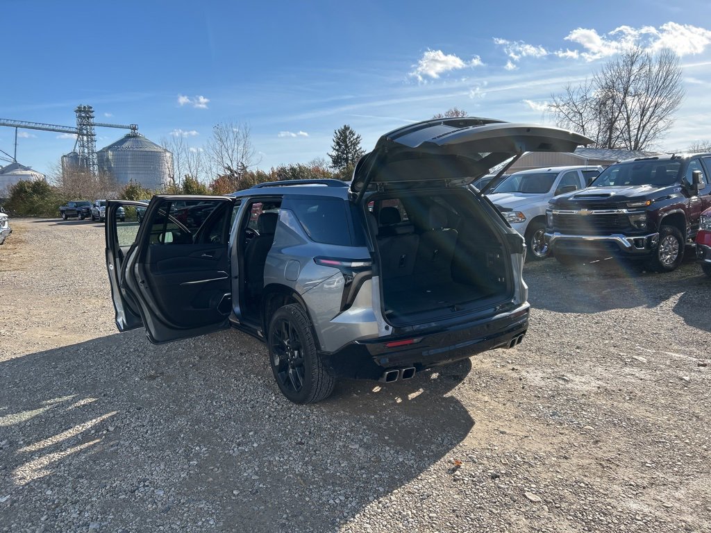Used 2024 Chevrolet Traverse RS image 25