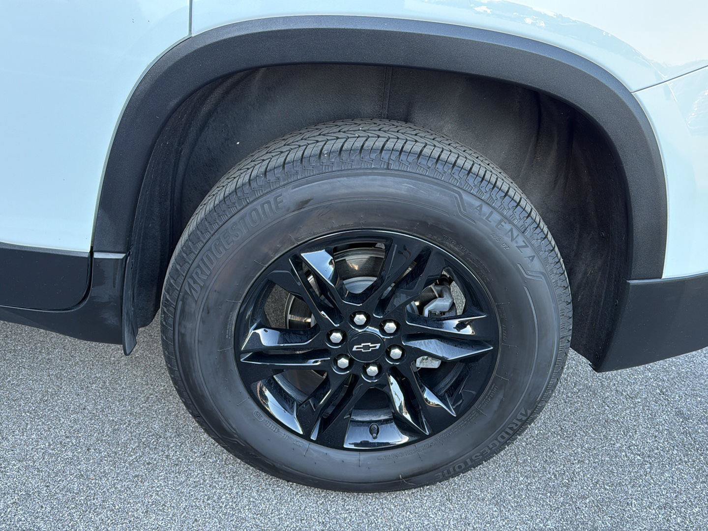 Used 2022 Chevrolet Traverse LS w/ Midnight/Sport Edition AWD/4WD image 17