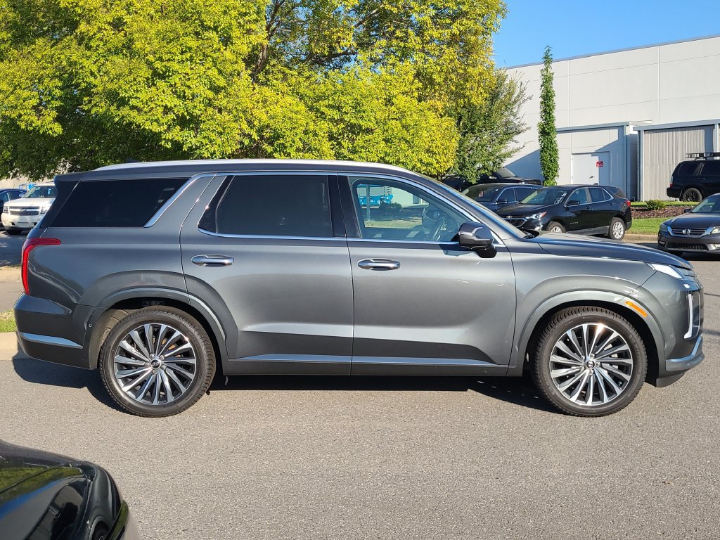 Used 2023 Hyundai Palisade Calligraphy AWD/4WD image 2