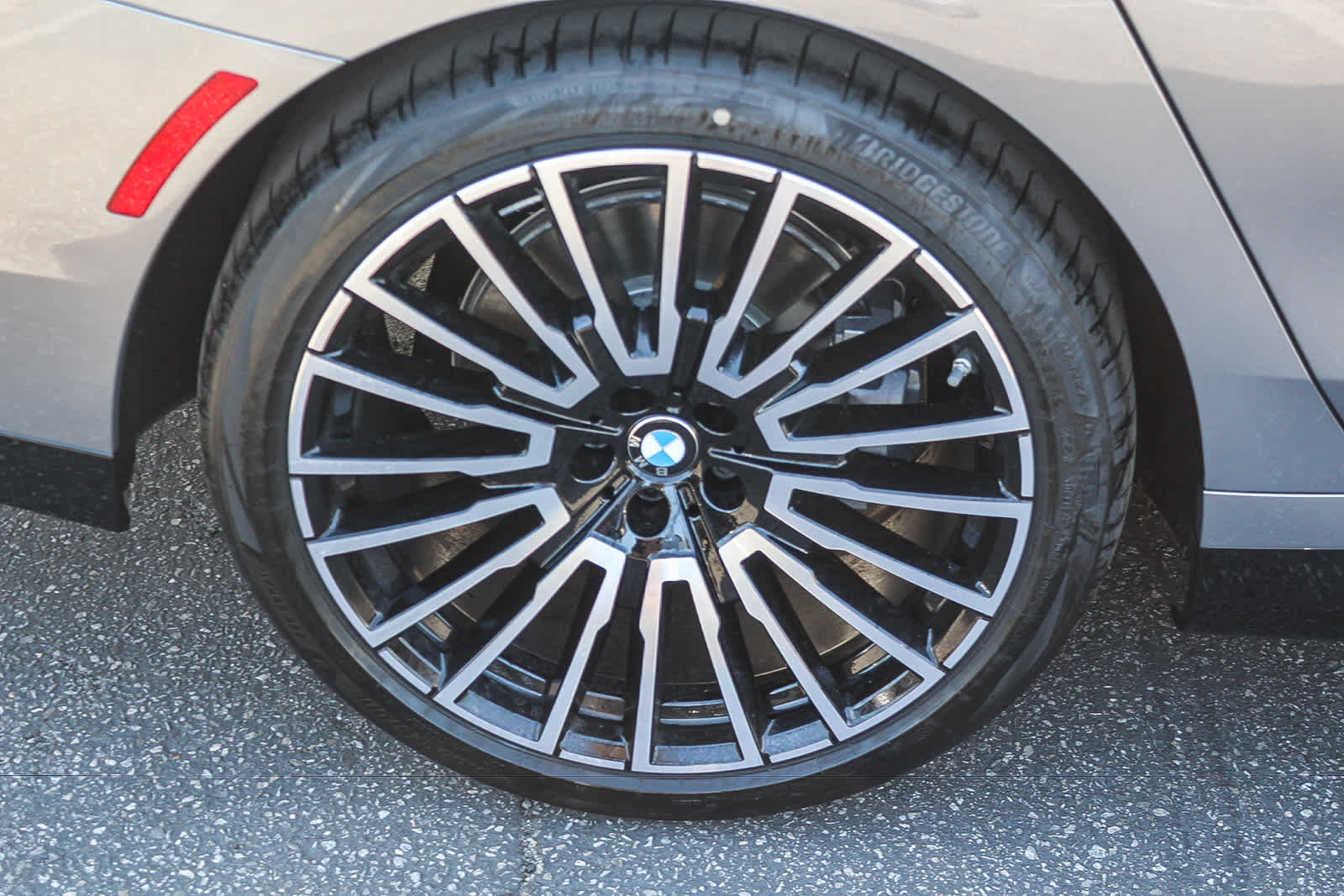 New 2026 BMW 740i w/ Premium Package RWD image 8