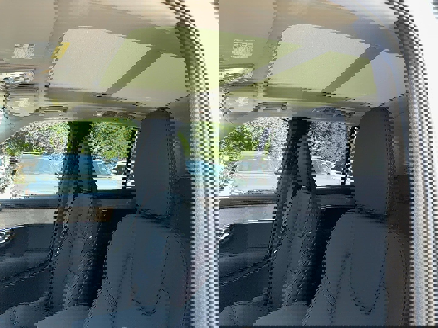 Used 2025 Volvo XC90 B6 Core w/ Climate Package image 14