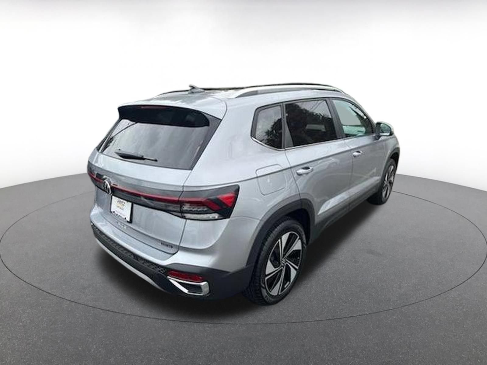 Used 2026 Volkswagen Taos SE AWD/4WD image 7