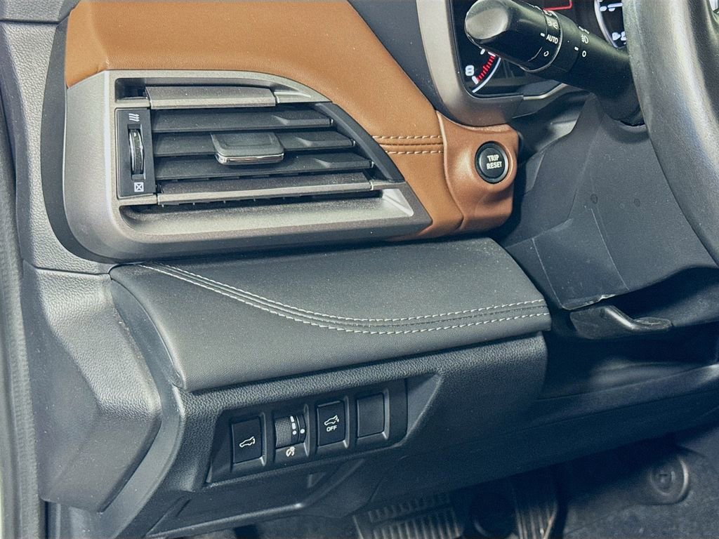 Used 2020 Subaru Outback Touring w/ Popular Package #2 image 10