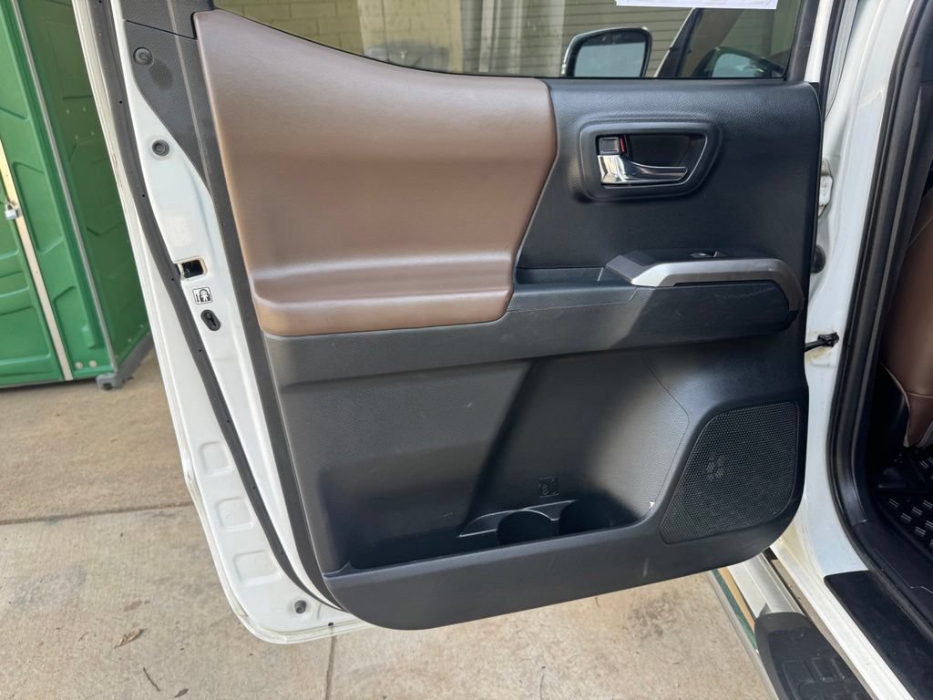 Used 2016 Toyota Tacoma Limited AWD/4WD image 23