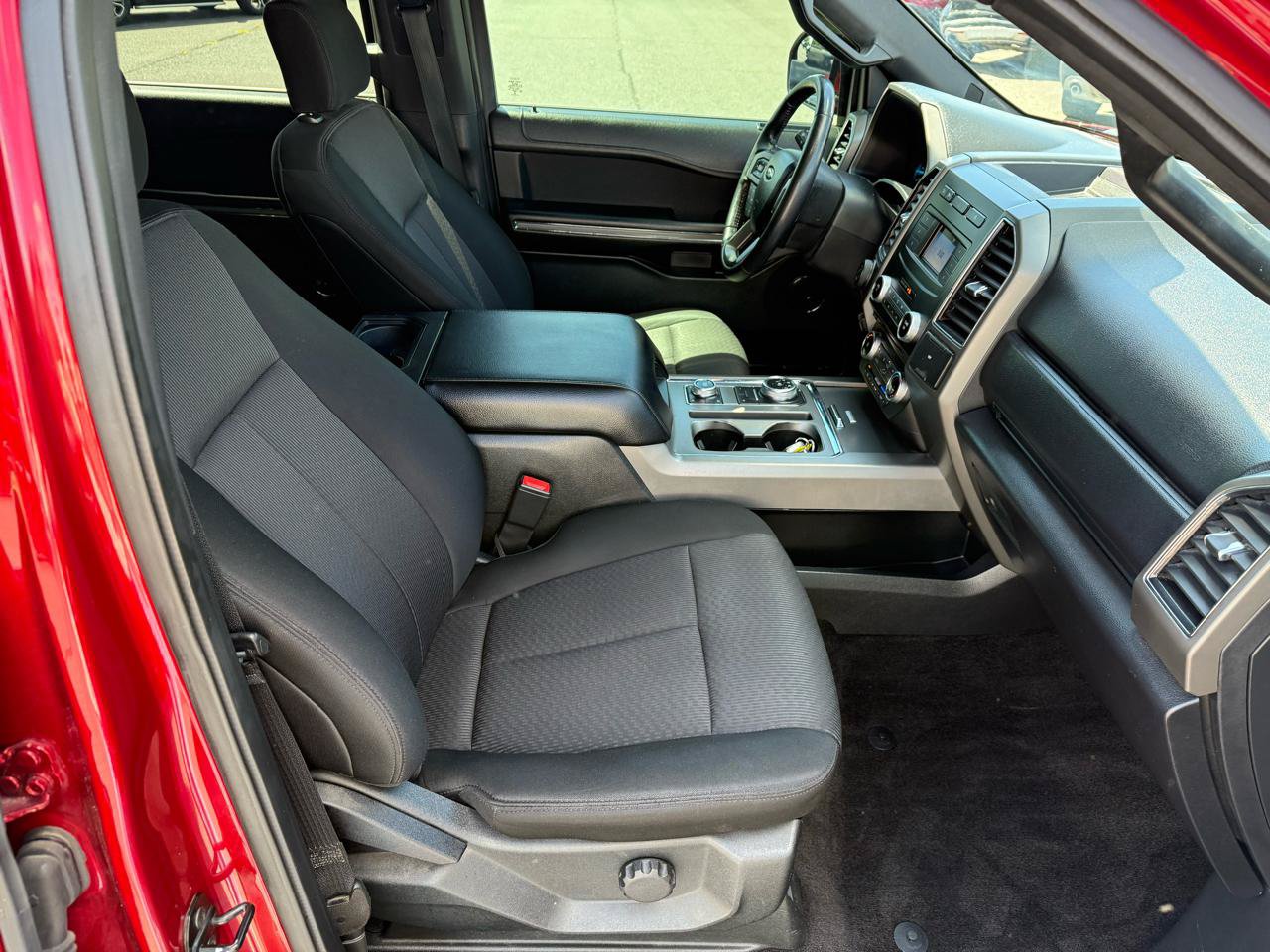 Used 2018 Ford Expedition XLT AWD/4WD image 16