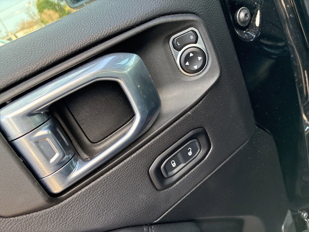 Used 2022 Jeep Wrangler Unlimited Sahara image 13