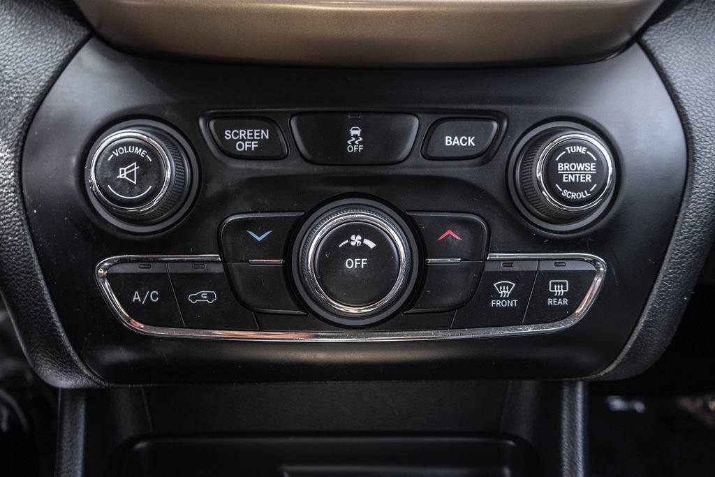 Used 2014 Jeep Cherokee Latitude FWD image 18