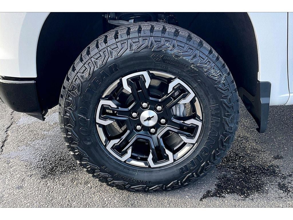 Used 2025 Chevrolet Silverado 1500 LT Trail Boss image 9