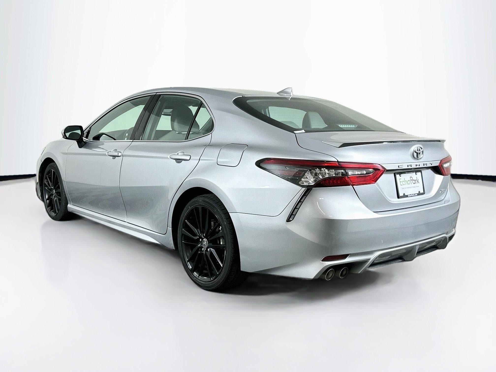 Used 2024 Toyota Camry XSE FWD image 5