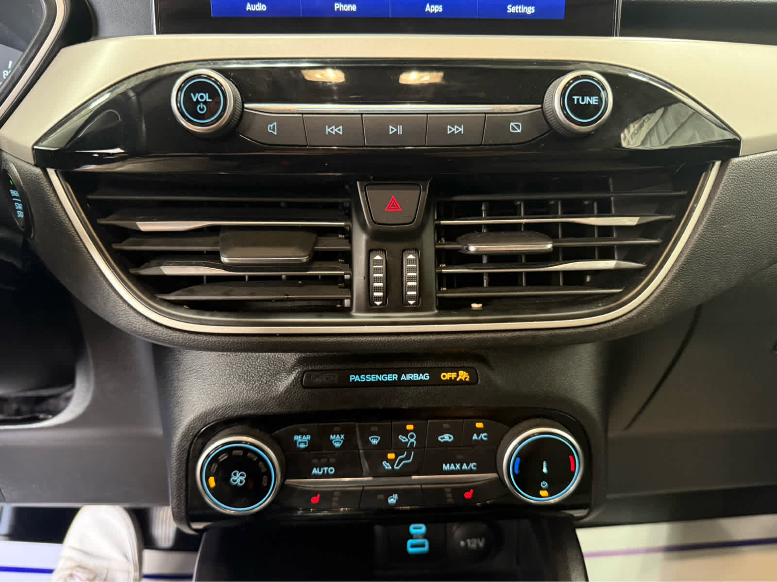 Used 2022 Ford Escape SE w/ Cold Weather Package AWD/4WD image 21