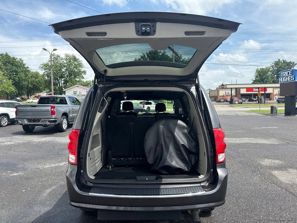 Used 2017 Dodge Grand Caravan SXT FWD image 8
