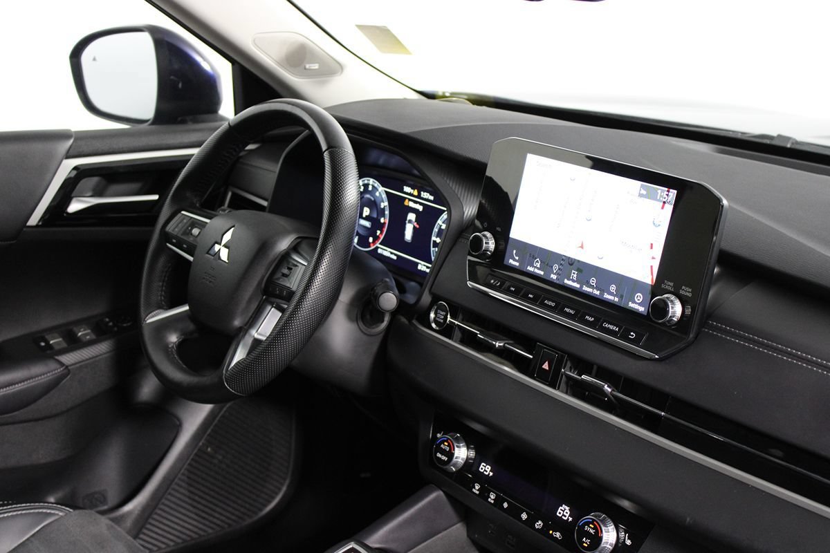 Used 2024 Mitsubishi Outlander SE Black Edition FWD image 20
