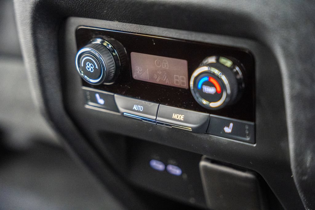 Used 2024 Chevrolet Traverse RS FWD image 37