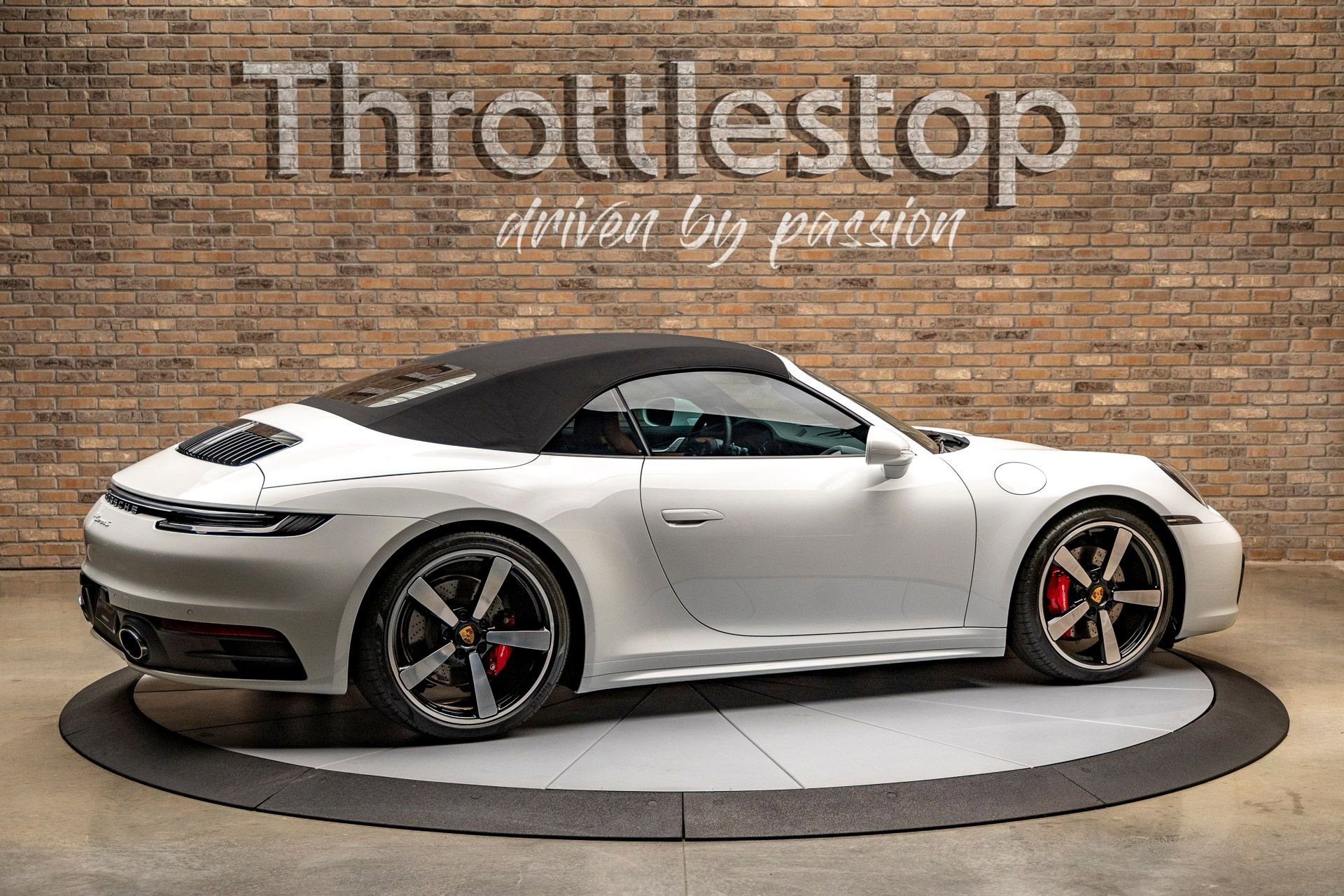 Used 2024 Porsche 911 Cabriolet image 6