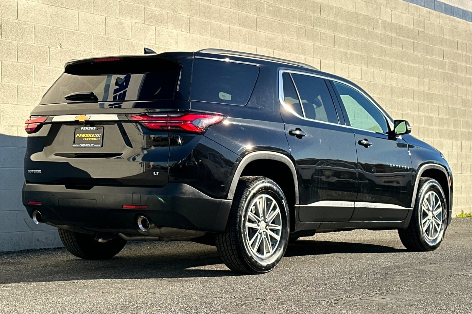 Used 2023 Chevrolet Traverse LT image 4