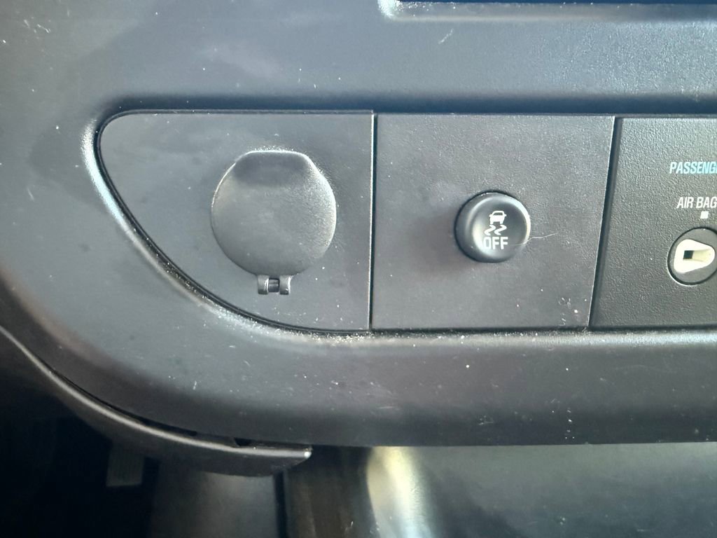 Used 2024 Chevrolet Express 2500 w/ Driver Convenience Package image 28