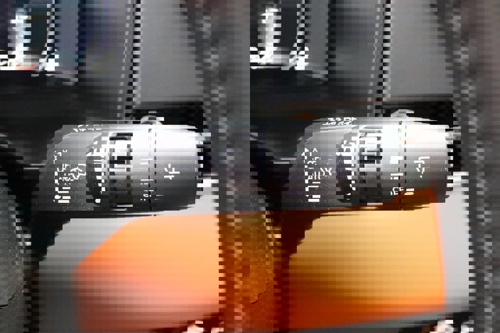 Used 2025 Mitsubishi Outlander SEL image 12