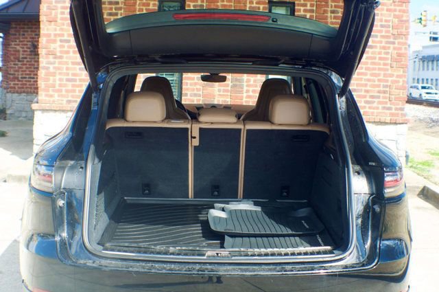 Used 2023 Porsche Cayenne AWD/4WD image 47