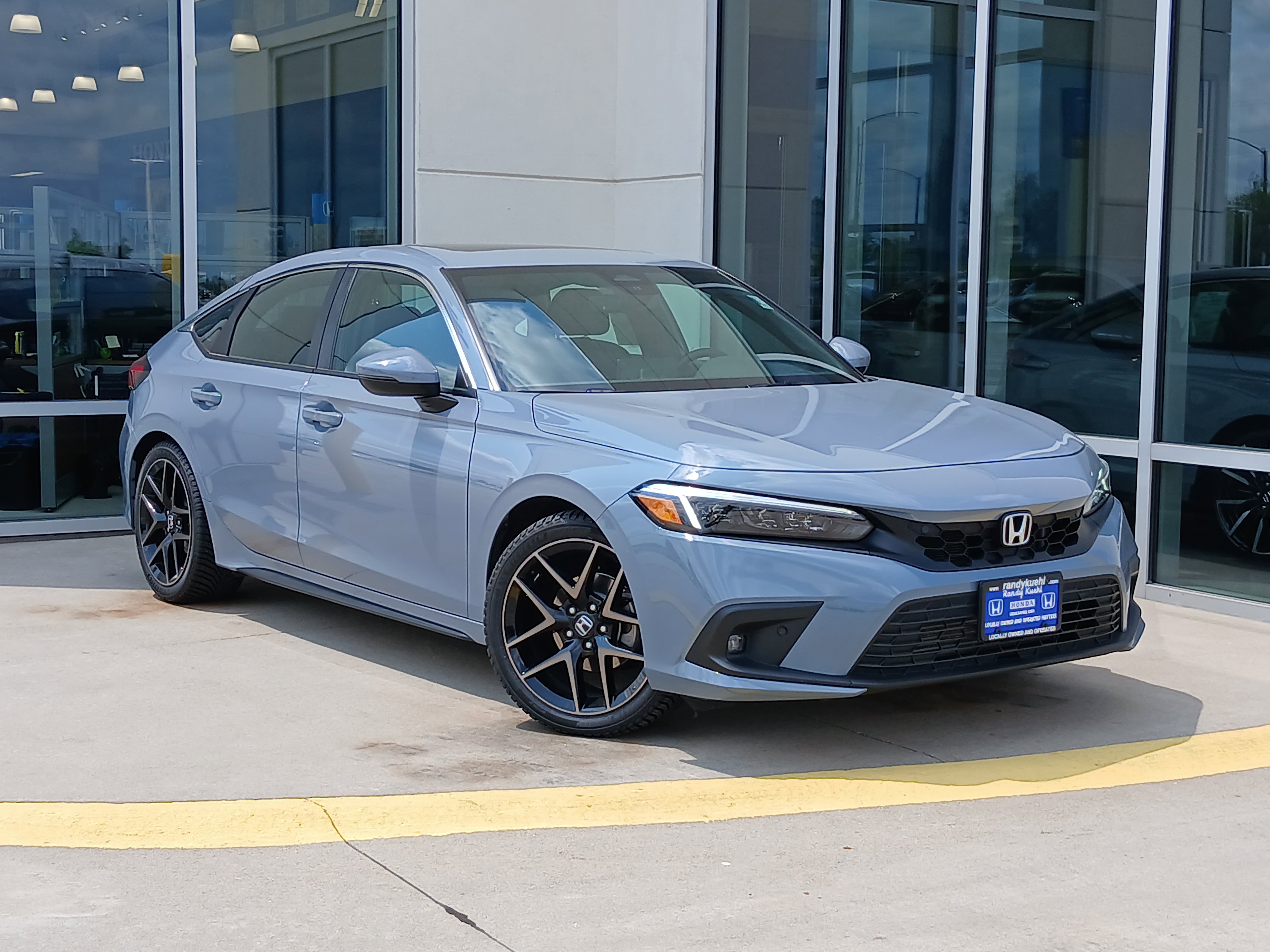 Used 2022 Honda Civic Sport Touring image 2