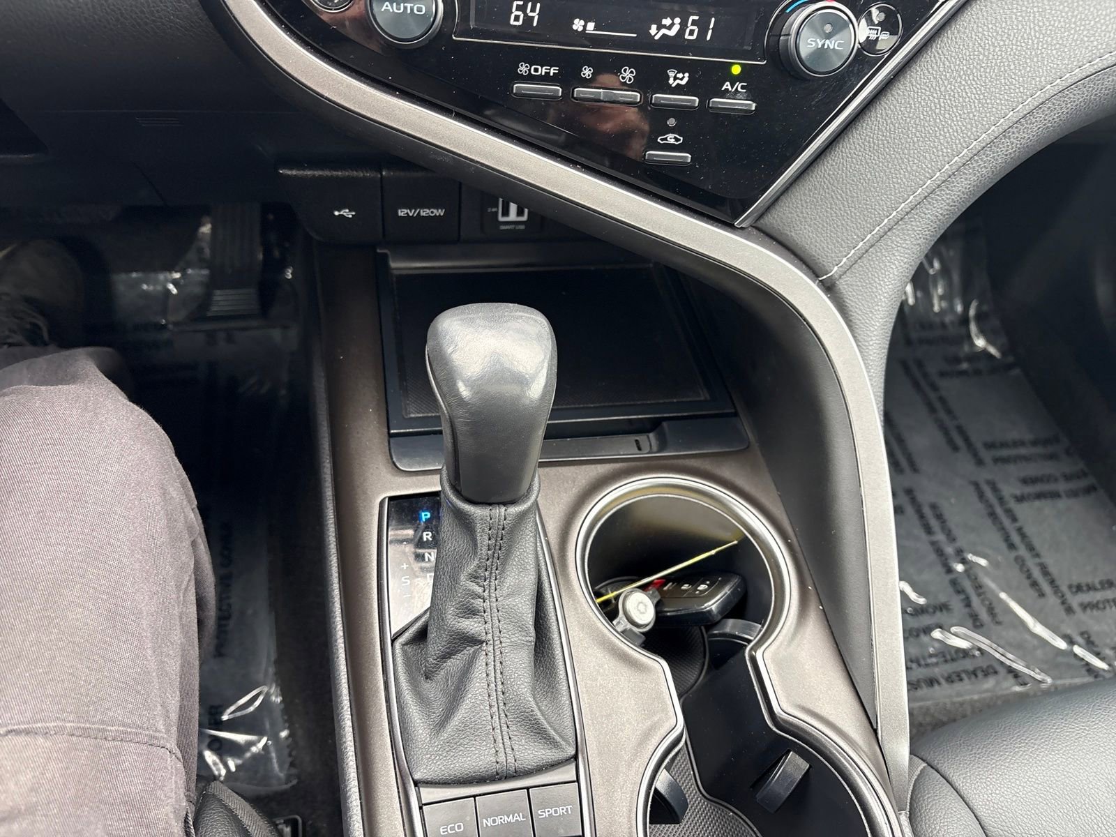 Used 2023 Toyota Camry SE w/ Convenience Package image 18