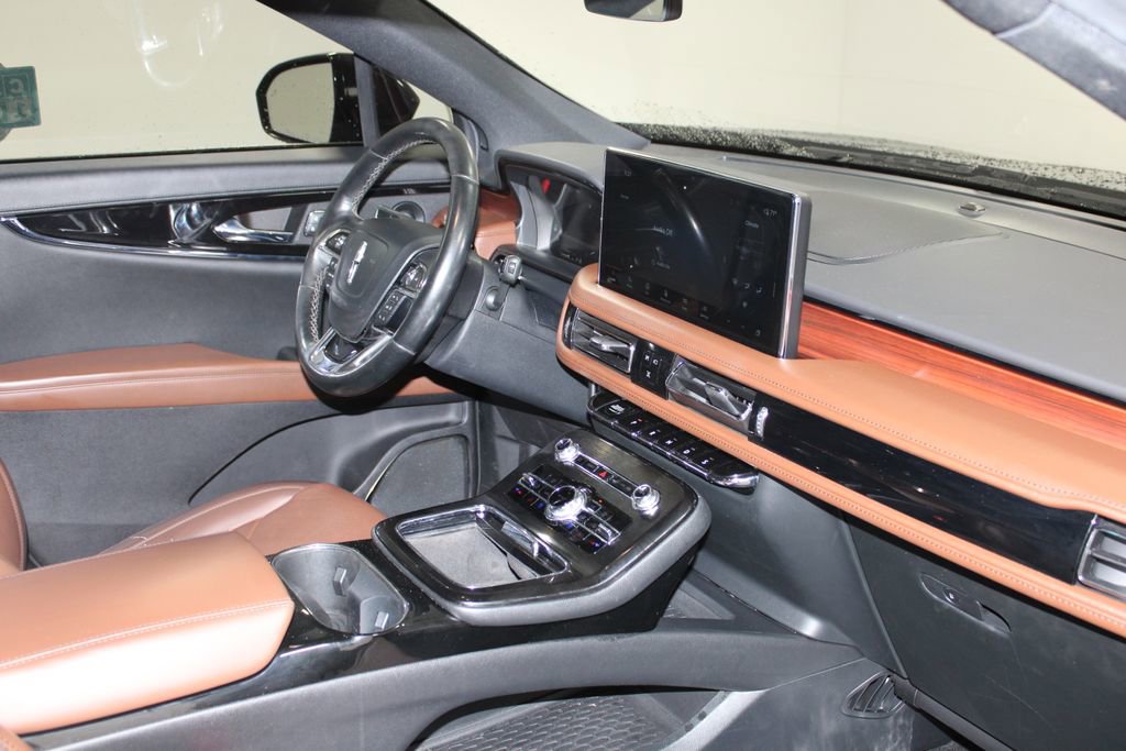 Used 2022 Lincoln Nautilus Reserve w/ Monochromatic Package image 32