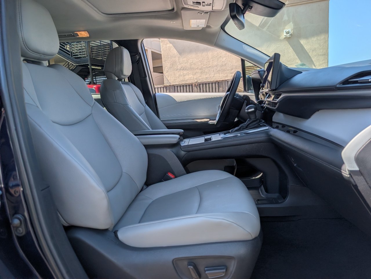 Used 2026 Toyota Sienna XLE FWD image 9