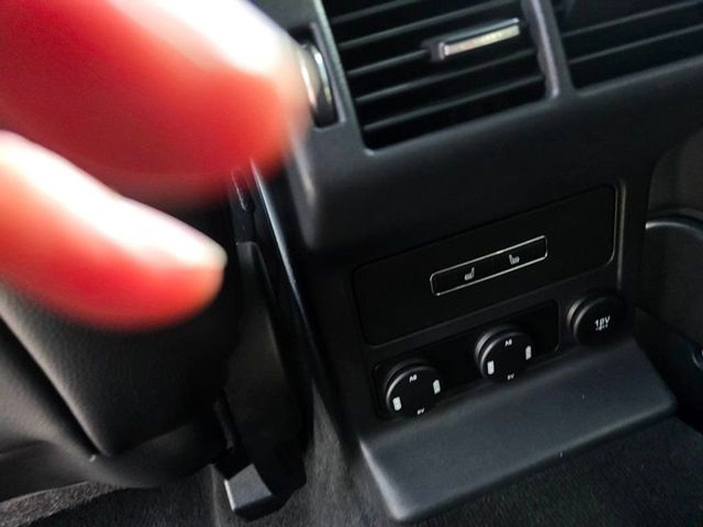 Used 2020 Jaguar F-PACE Premium image 19