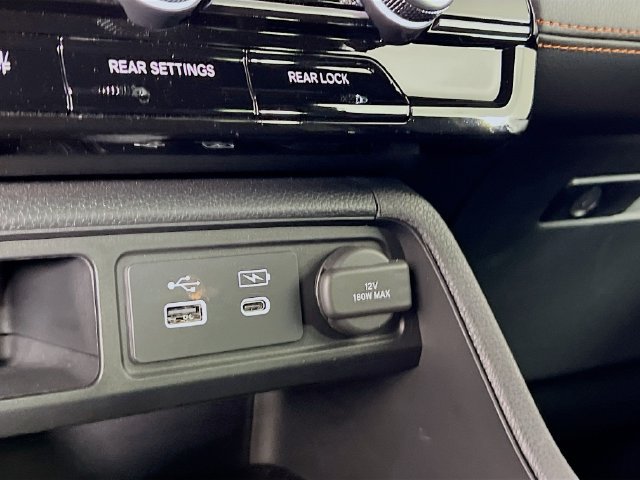 Used 2025 Honda Pilot TrailSport image 16