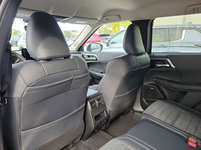 New 2026 Mitsubishi Outlander SE image 15