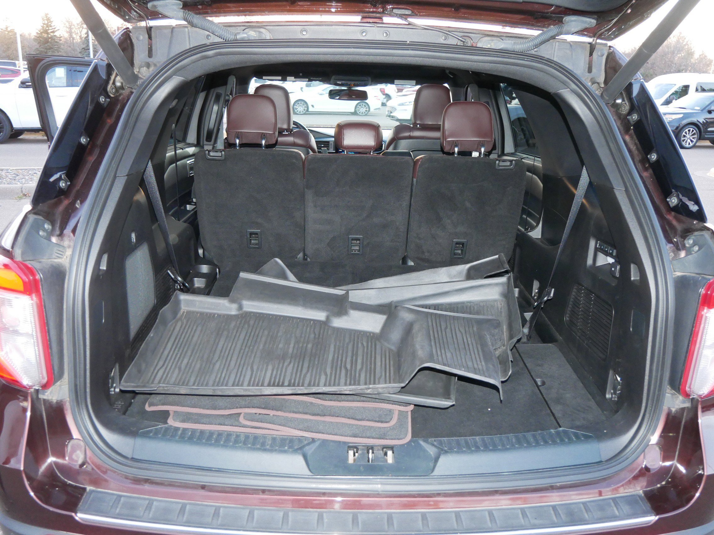 Certified 2020 Ford Explorer Platinum w/ Premium Technology Package image 18