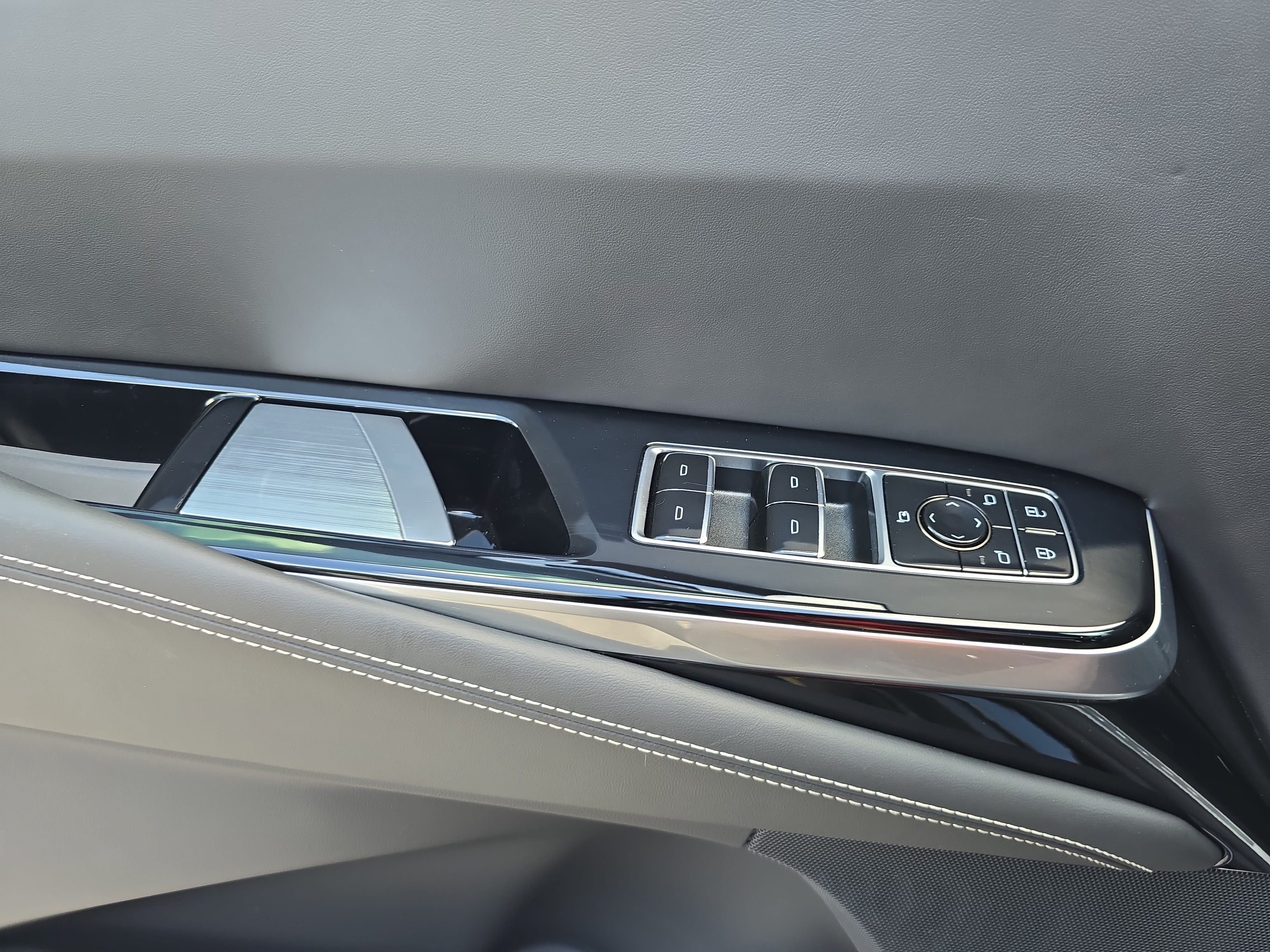 Certified 2025 Cadillac Escalade V AWD/4WD image 29