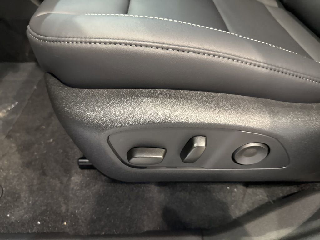 New 2025 GMC Acadia Elevation w/ Elevation Premium Package AWD/4WD image 26