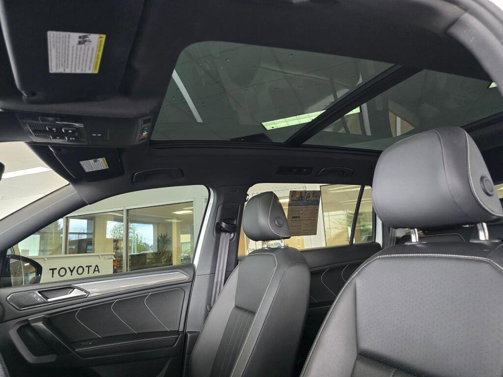 Used 2024 Volkswagen Tiguan SE R-Line AWD/4WD image 23
