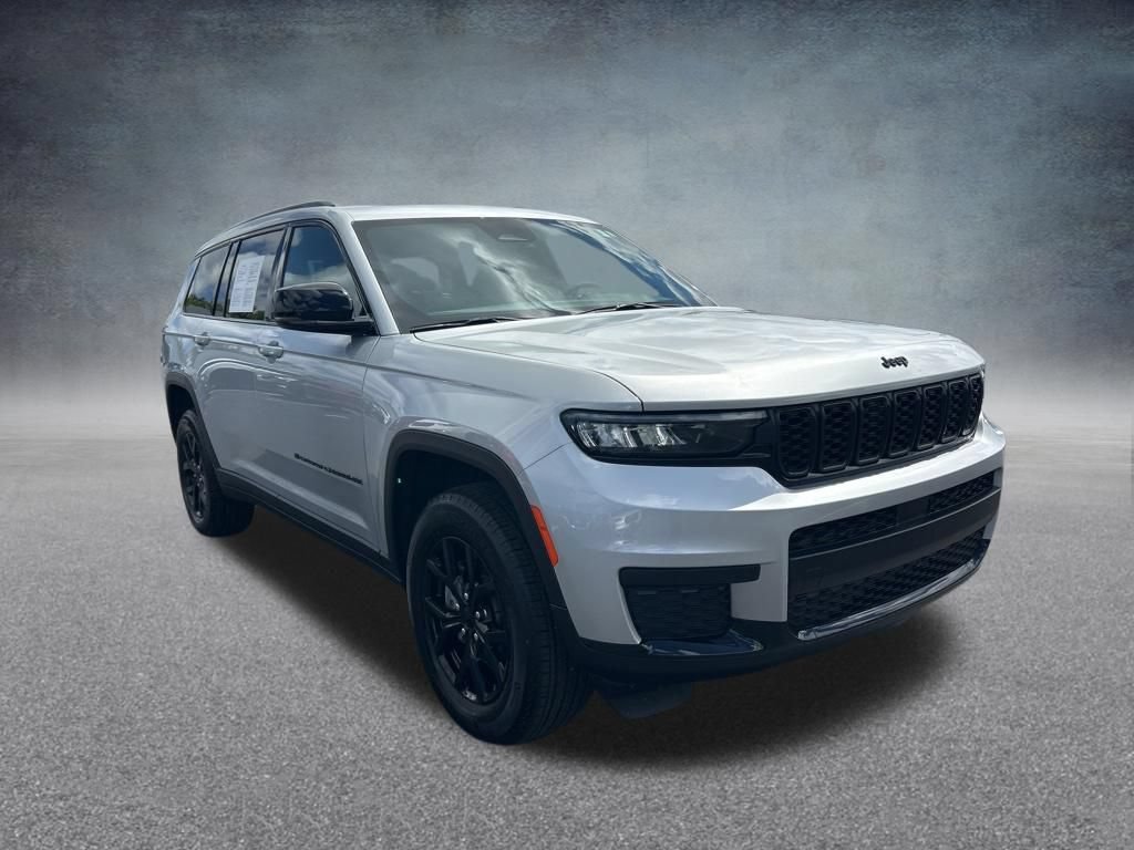 Used 2025 Jeep Grand Cherokee L Altitude RWD image 2