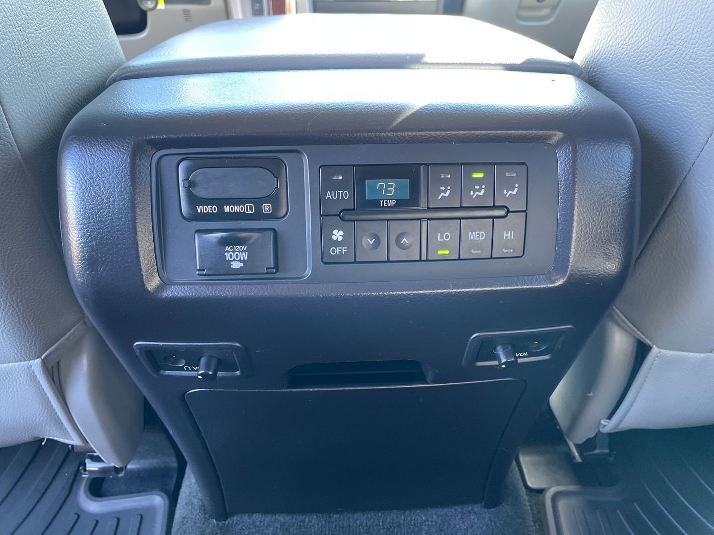 Used 2016 Toyota Sequoia Platinum image 18