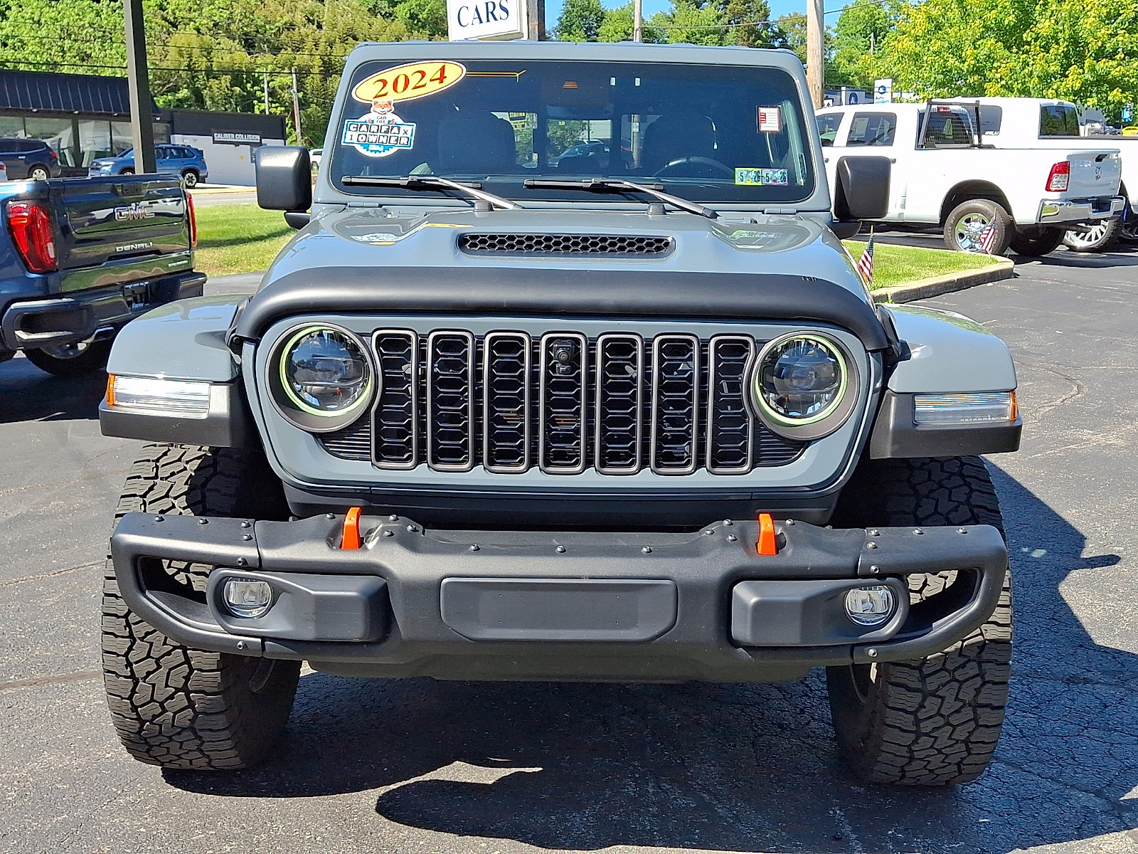 Used 2024 Jeep Gladiator Mojave AWD/4WD image 2