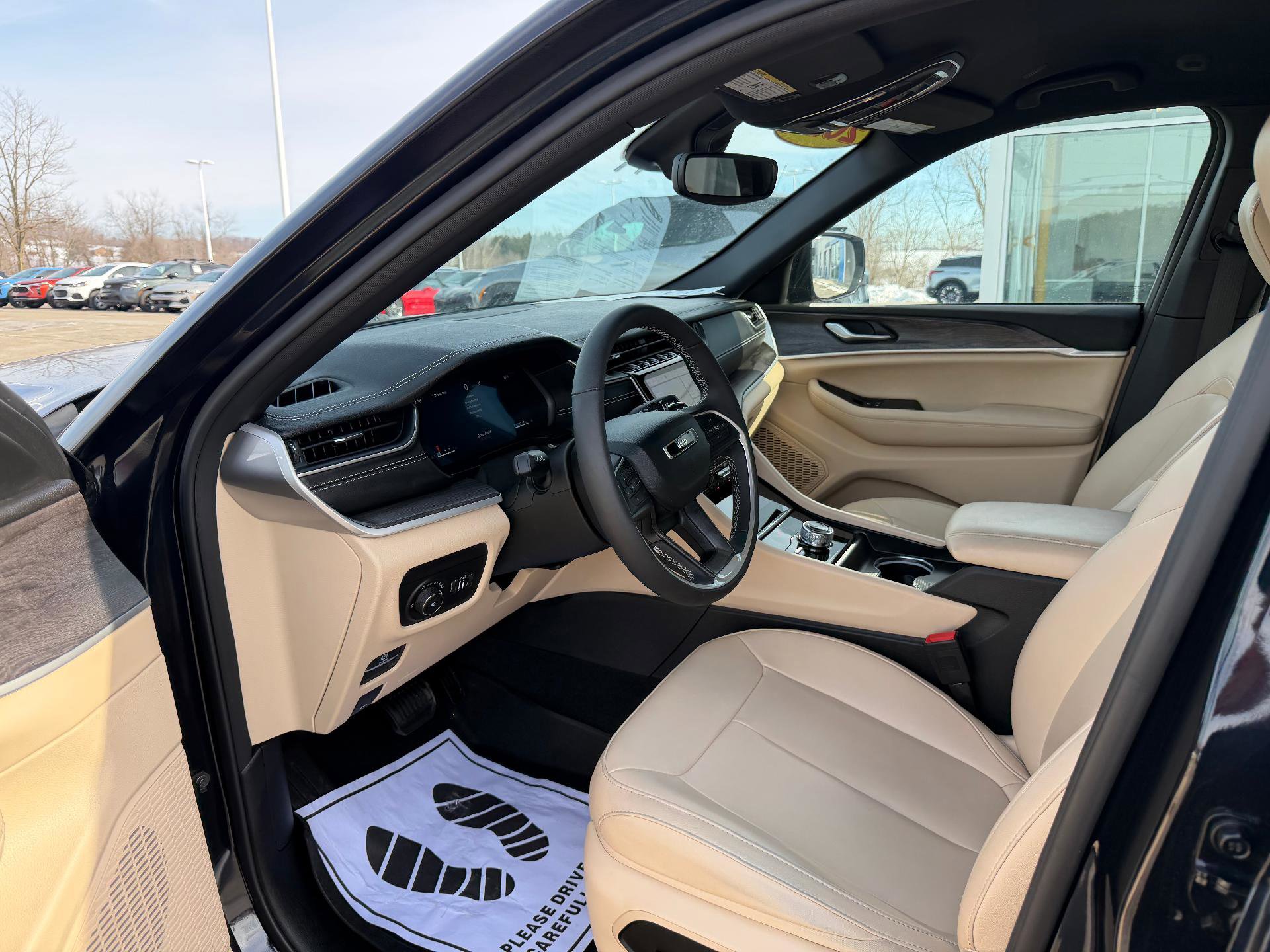 Used 2024 Jeep Grand Cherokee Limited image 15