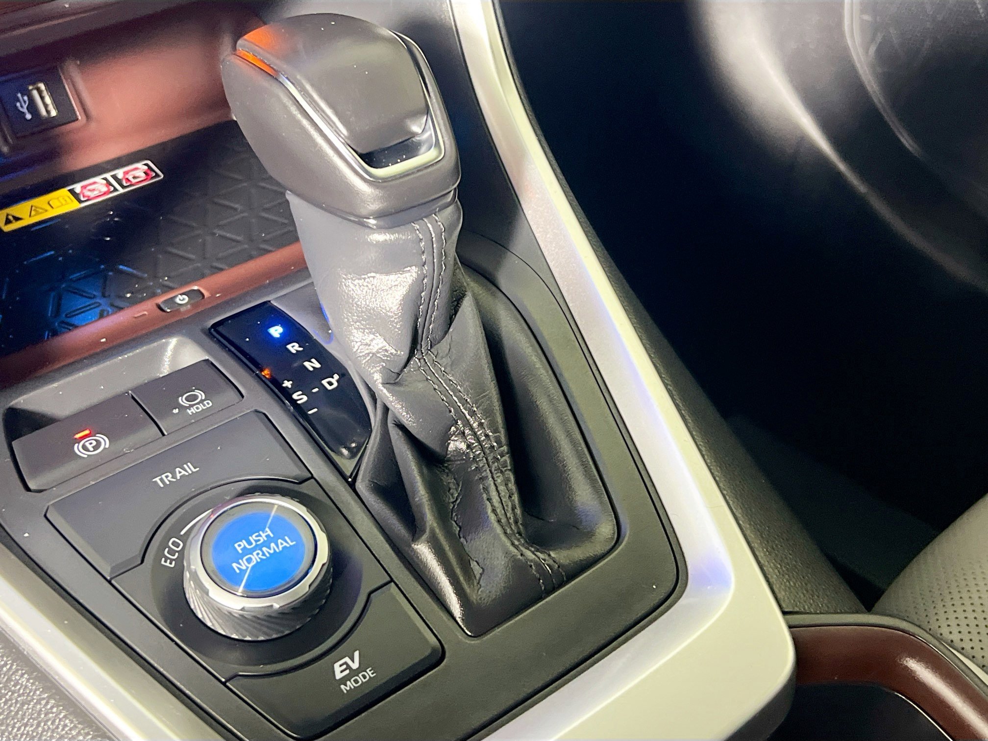 Used 2024 Toyota RAV4 Limited image 25