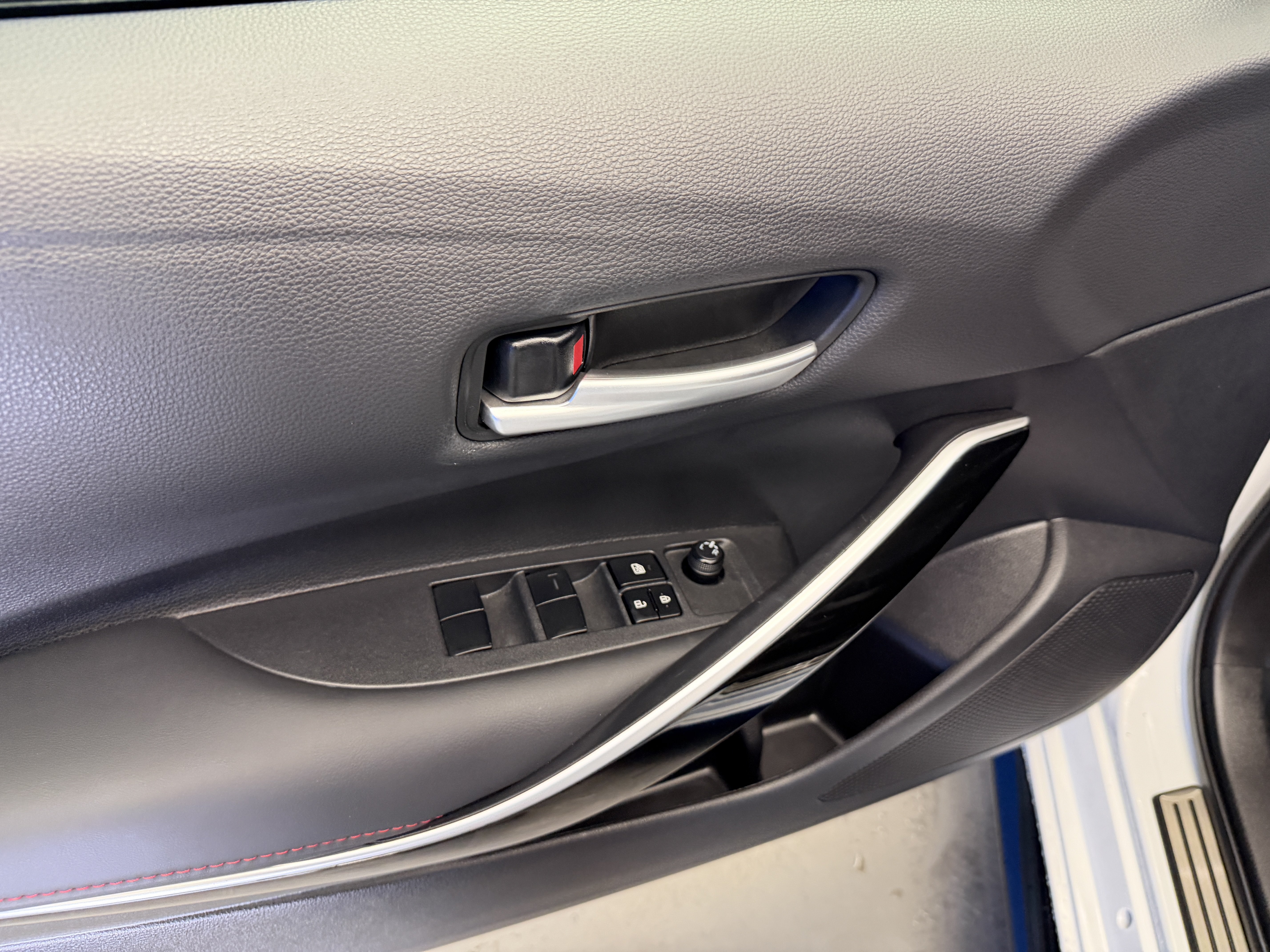 Used 2024 Toyota Corolla XSE FWD image 10