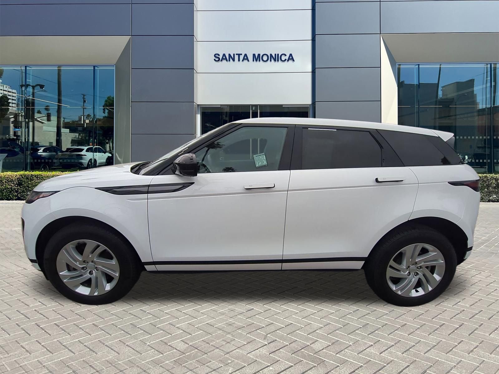 Used 2025 Land Rover Range Rover Evoque S image 2
