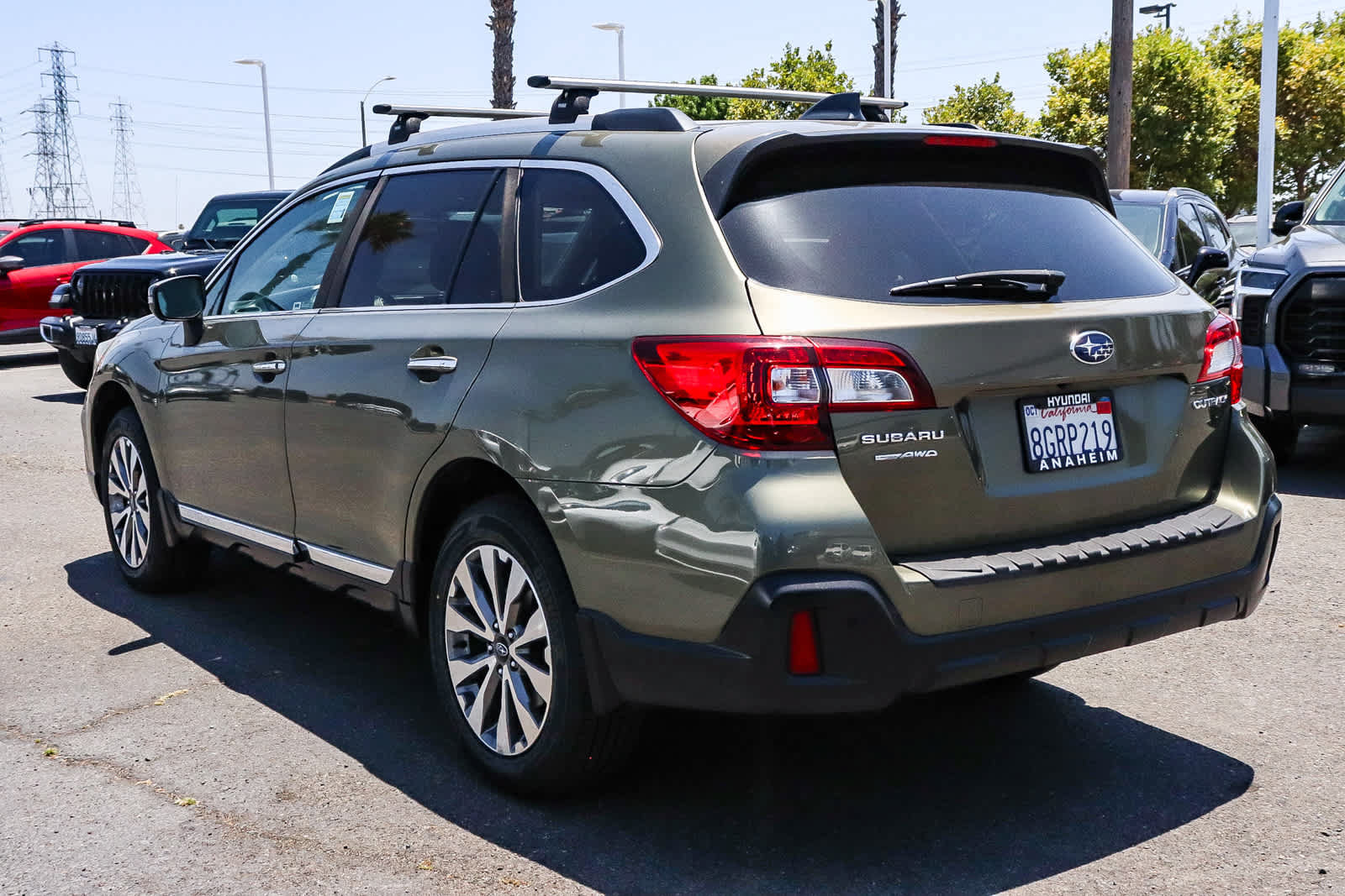 Used 2019 Subaru Outback 2.5i Touring w/ Popular Package #3A AWD/4WD image 9