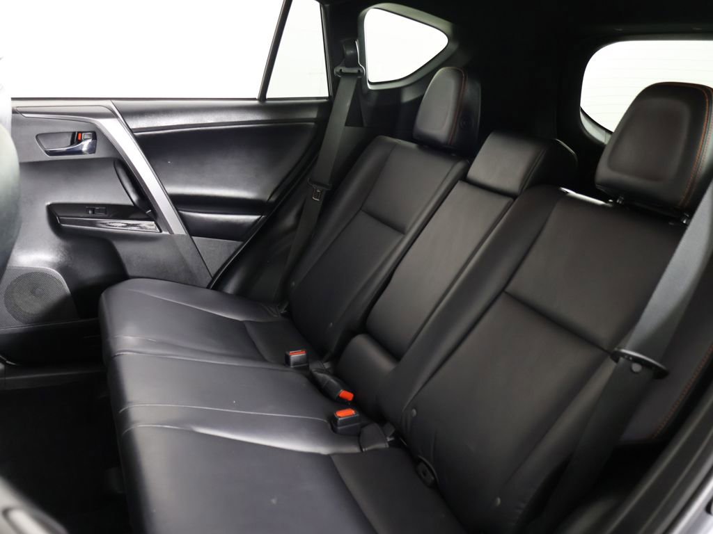 Used 2018 Toyota RAV4 SE w/ All Weather Liner Package image 33