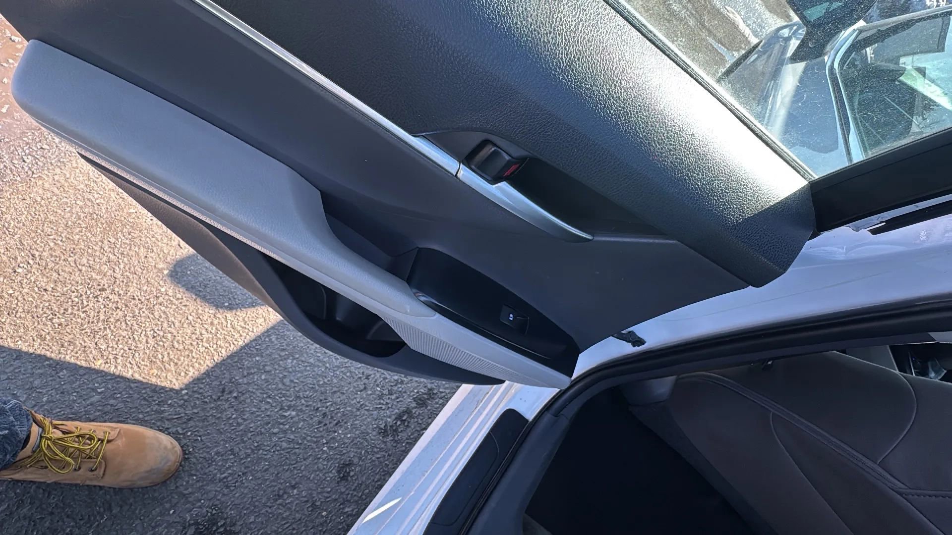 Used 2018 Toyota Camry LE image 20