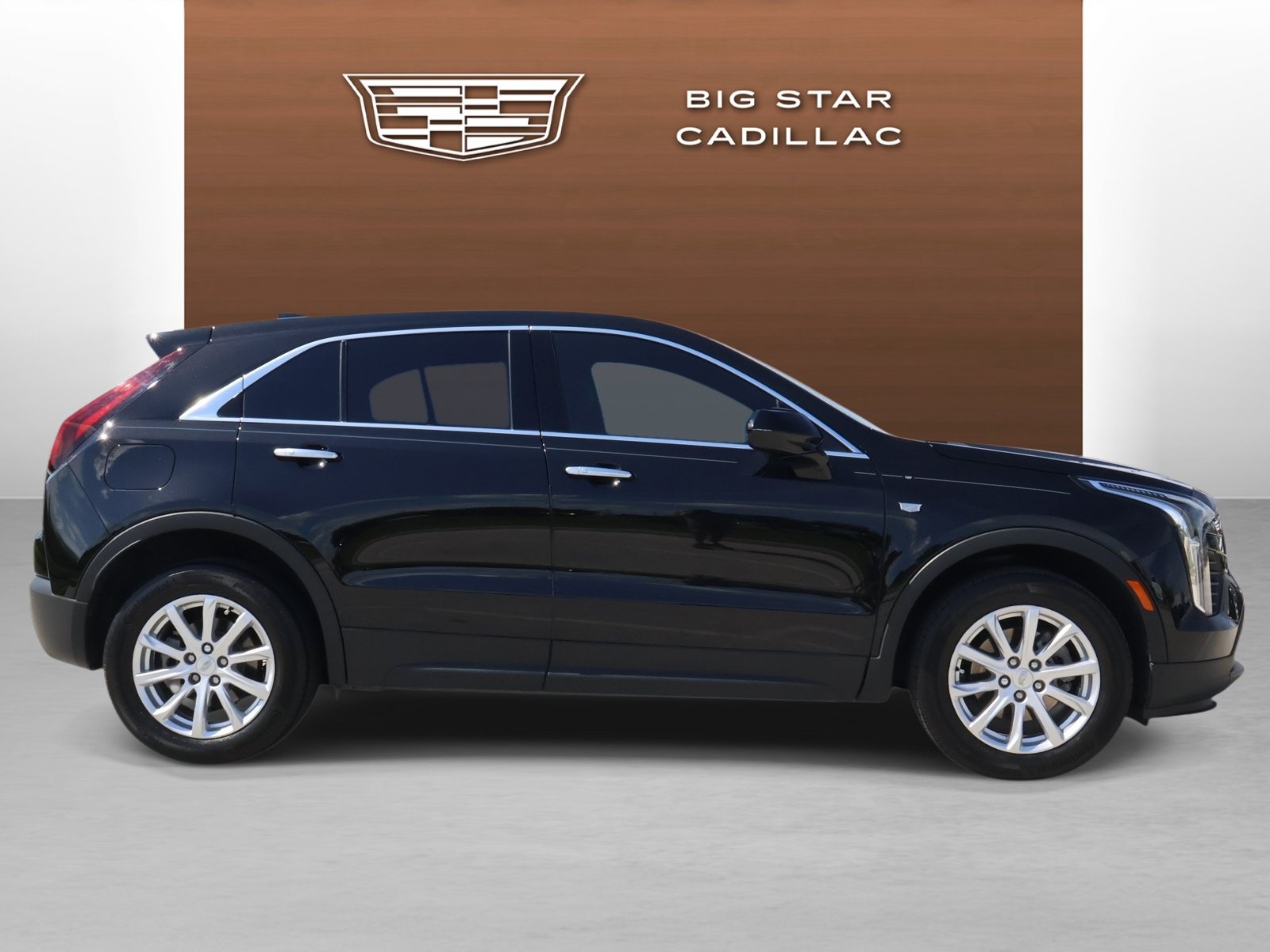 Used 2023 Cadillac XT4 Luxury w/ Cold Weather Package FWD image 6