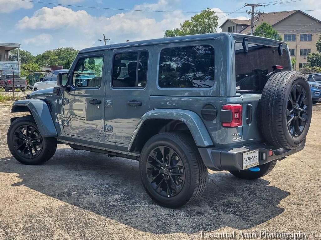 Used 2024 Jeep Wrangler Unlimited Sahara AWD/4WD image 9