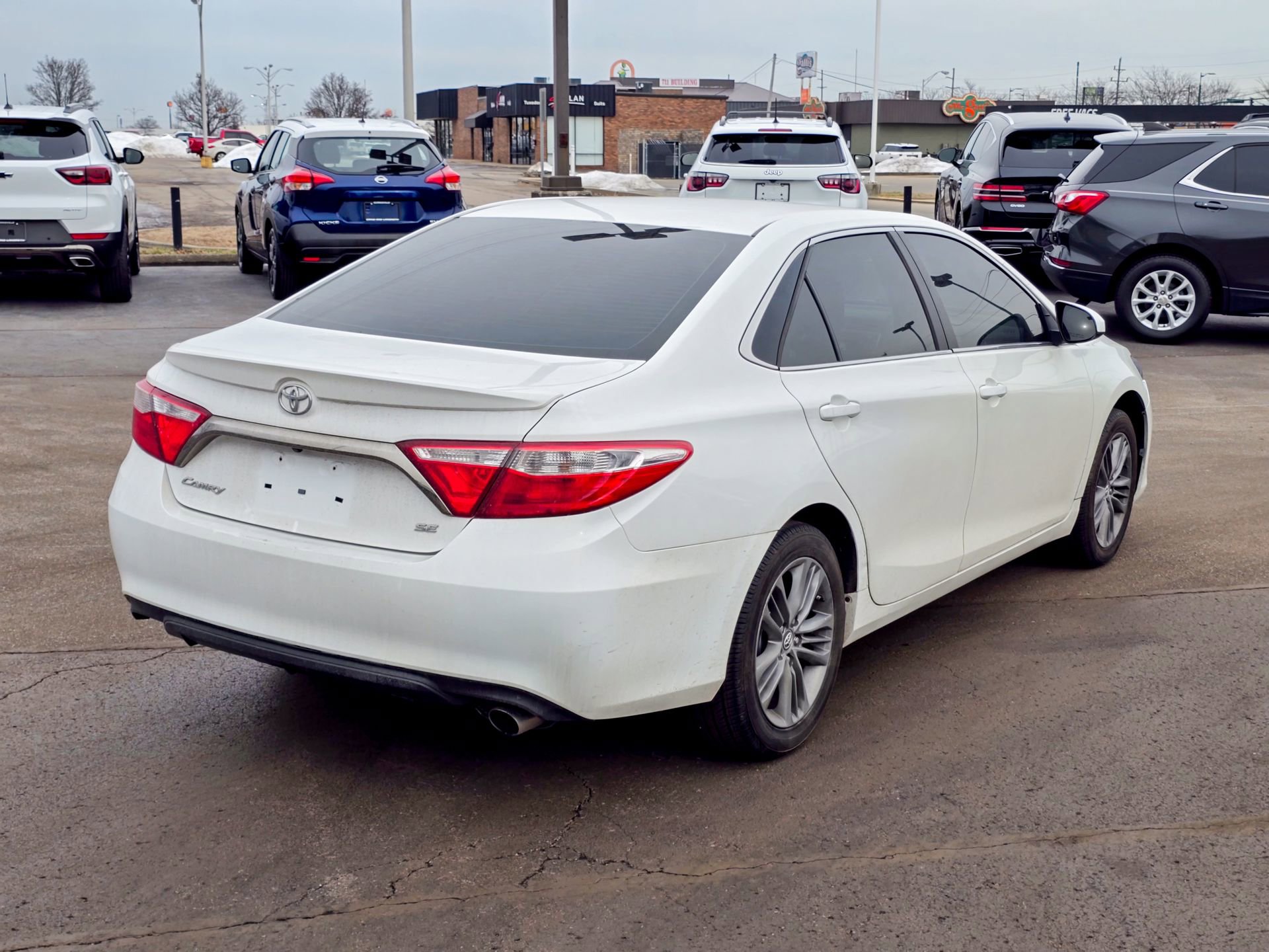 Used 2017 Toyota Camry SE image 5