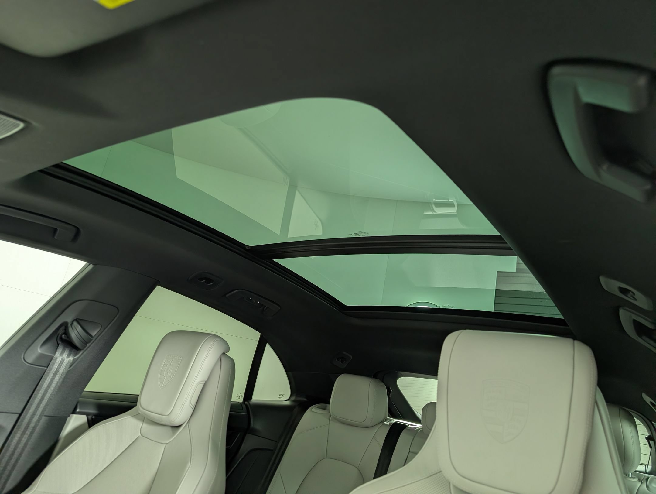 New 2025 Porsche Macan 4S Electric AWD/4WD image 19