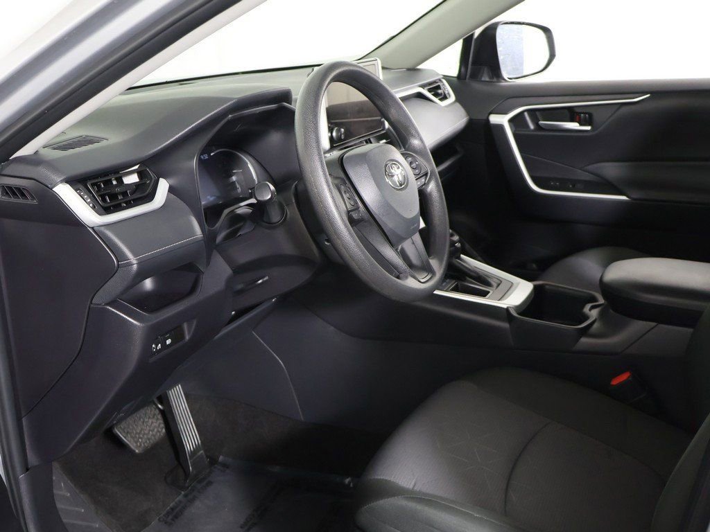 Used 2025 Toyota RAV4 XLE FWD image 20