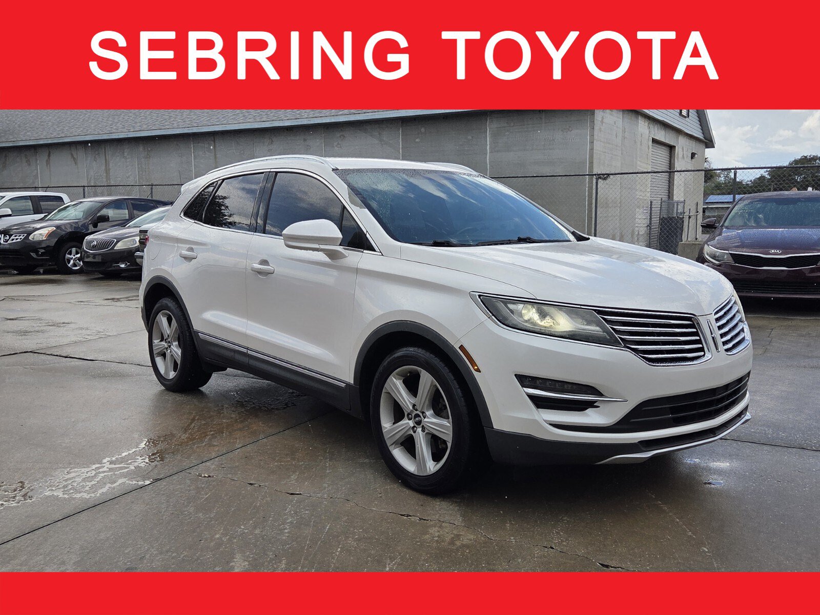 Used 2017 Lincoln MKC Premiere FWD image 1