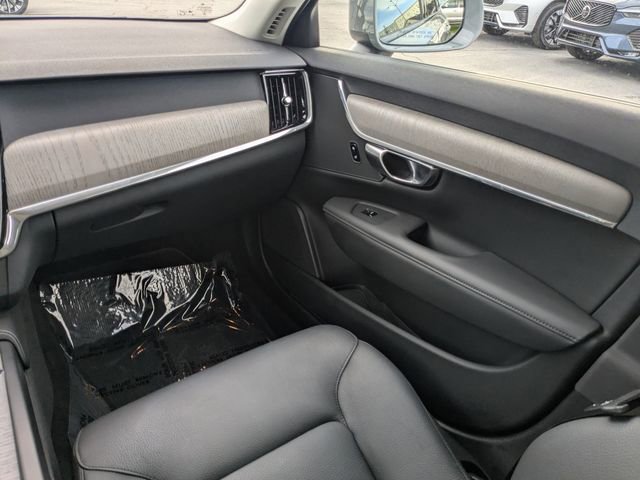 Used 2024 Volvo V90 B6 Cross Country Plus image 22